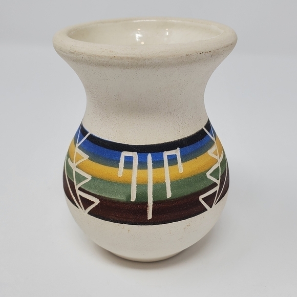 VINTAGE SIOUX POTTERY AND CRAFTS SMALL VASE SIGNED NATIVE SOUTHWEST COLLECTIBLE - Picture 6 of 12